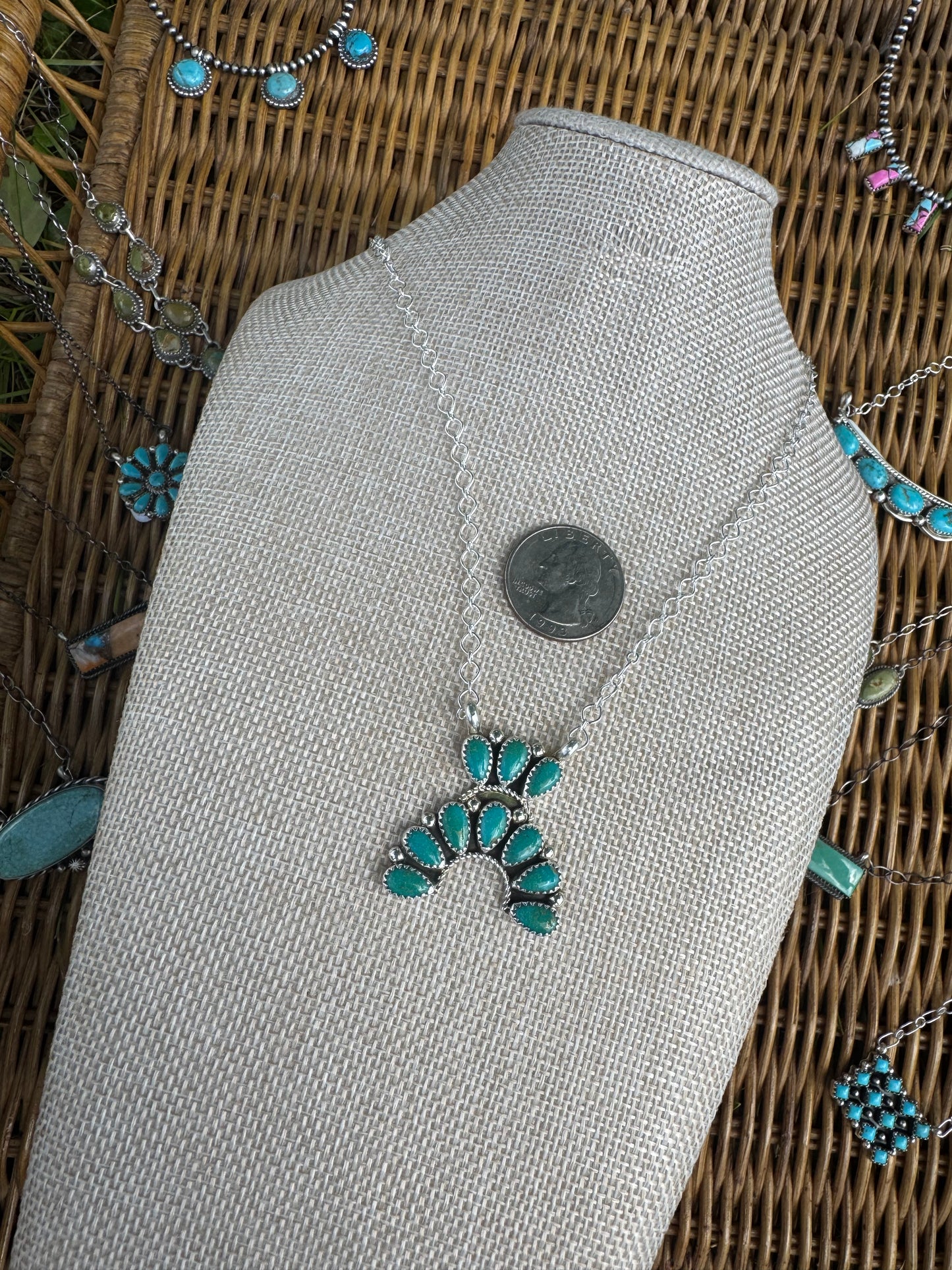 Naja Shape Necklace