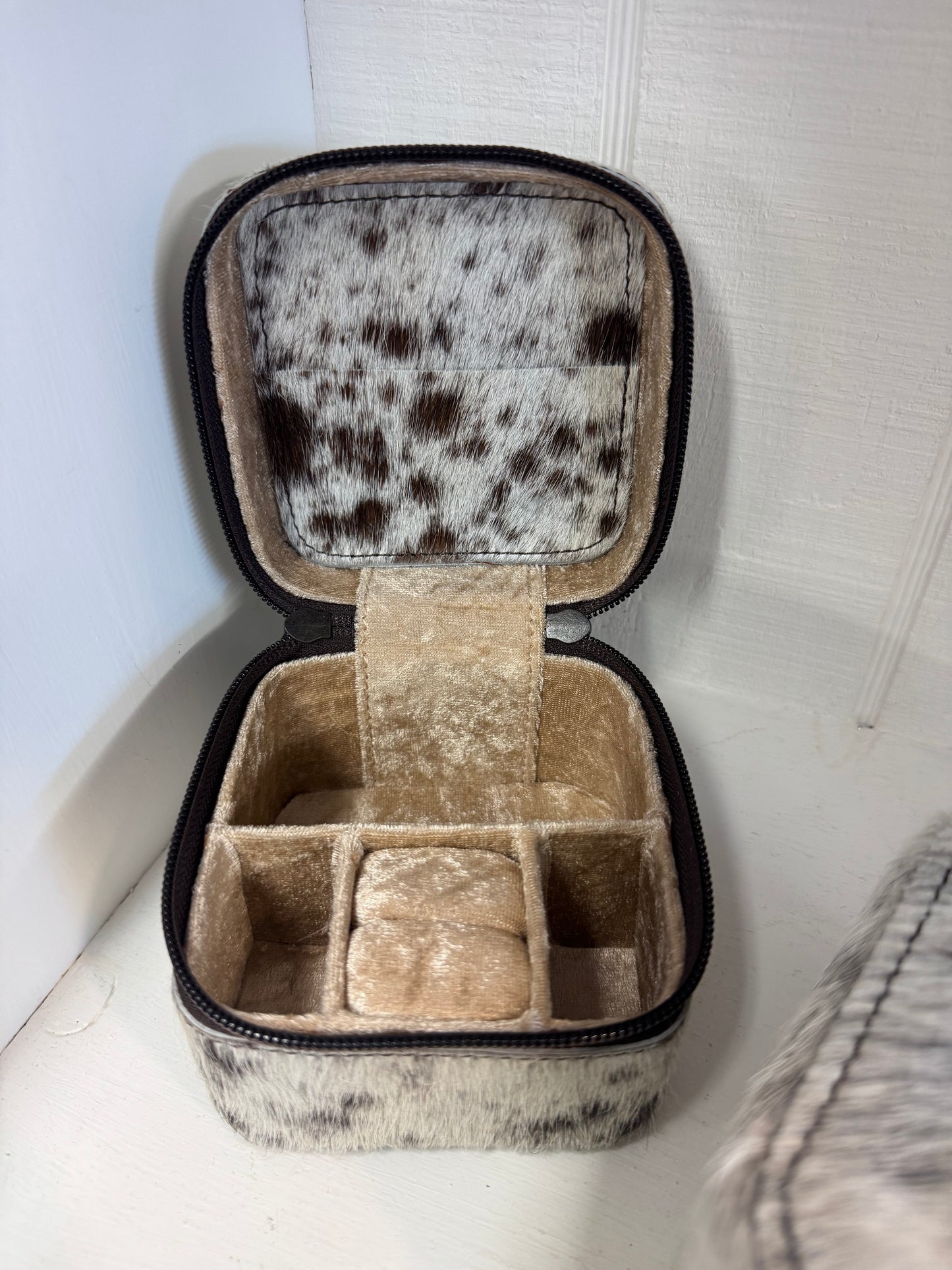 Small Cowhide Jewelry Box