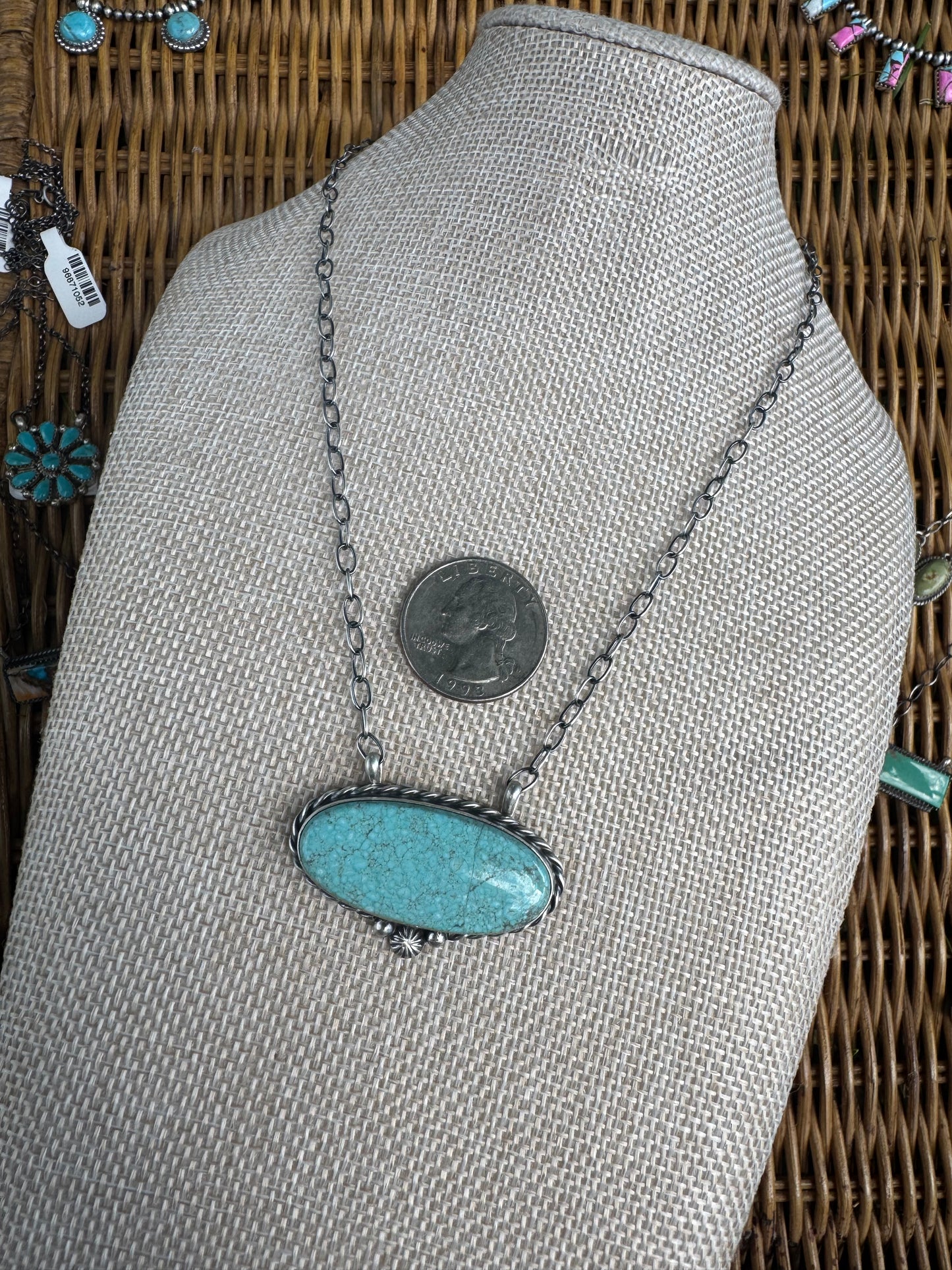 Mine 8 Oval Necklace