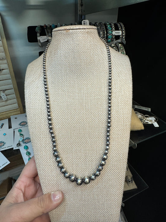 Small graduated pearl necklace