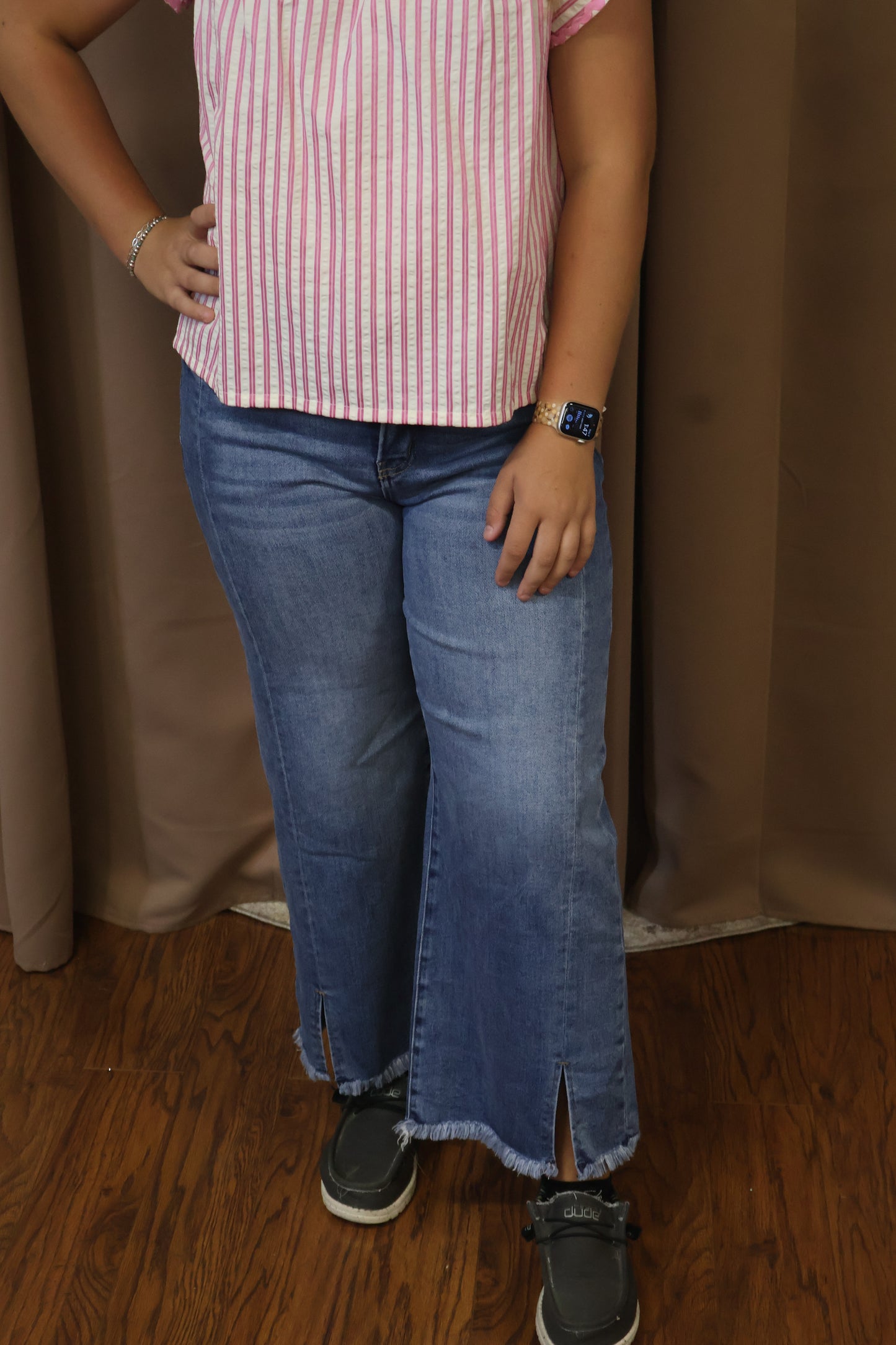 TC Crop w/ front slit jeans