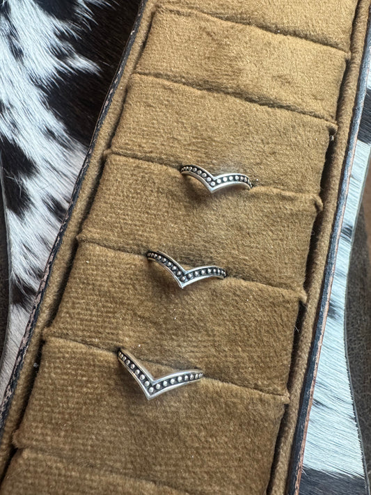 V Dot Ring