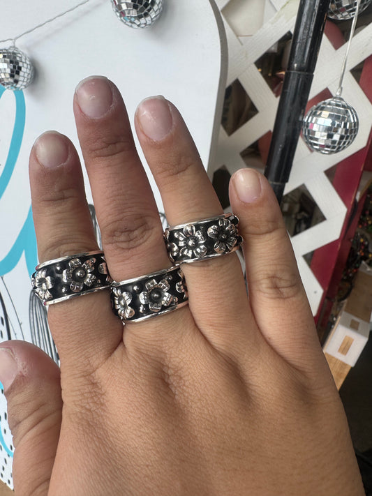 Thick Flower Ring